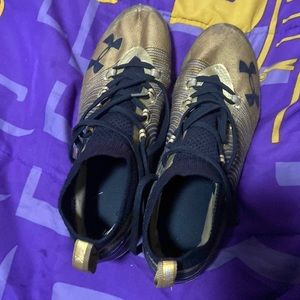 UA size 9 gold and black mid cleats